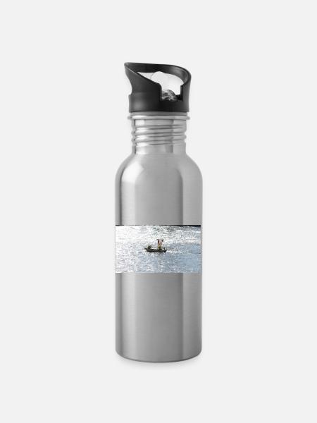 Fischerboot im Glitzermeer - Trinkflasche mit integriertem Trinkhalm - Lightsilver