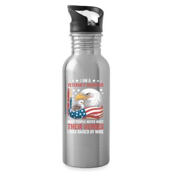 Soldaten Tochter: Helden werden Zuhause erzogen - Trinkflasche mit integriertem Trinkhalm - Lightsilver - Rechts