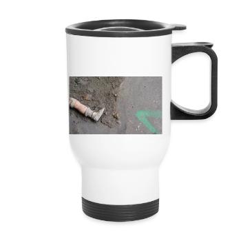 La jambe de poupée manquante - Tasse isotherme avec poignée - blanc - Devant