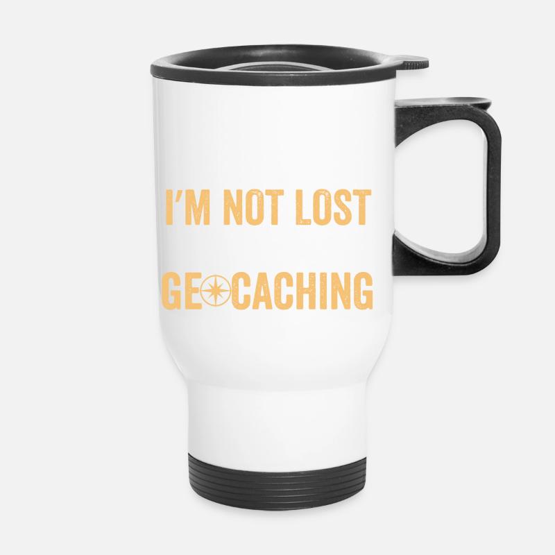 I'm Not Lost I'm Just Geocaching - Geocaching - Thermobecher mit Tragegriff - Weiß