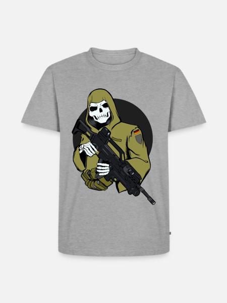 Skelett im Tarnmantel mit Gewehr - Männer Premium Bio T-Shirt - Grau meliert