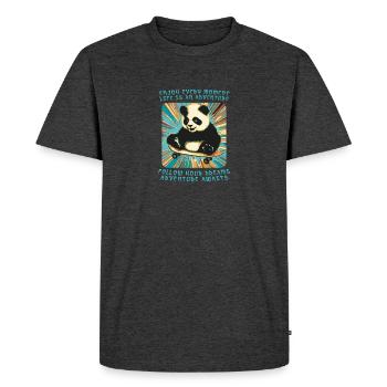 L’aventure de Panda sur roues - T-shirt Premium bio Homme - anthracite chiné - Devant - Nico (187cm)