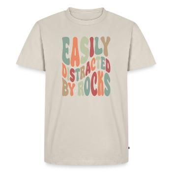 Facilement distrait par les rochers - T-shirt Premium bio Homme - beige - Devant - AI Model Male 185 dark (185cm)