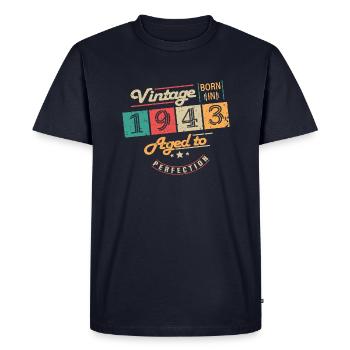 Original 1943 Vintage - 1943 Birthday Gift - Men's Premium Organic T-Shirt - navy - Front - Nico (187cm)