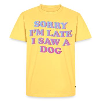 Désolé, je suis en retard – Déclaration amusante de chien - T-shirt Premium bio Homme - jaune pastel - Devant - AI Model Male 185 dark (185cm)