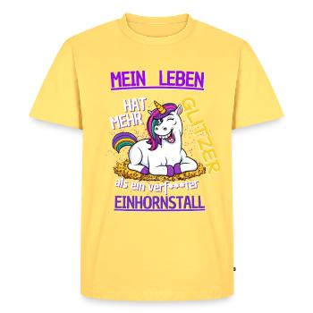 Ma vie a plus de paillettes qu’une écurie de licornes - T-shirt Premium bio Homme - jaune pastel - Devant - AI Model Male 185 dark (185cm)