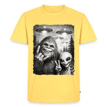 Bigfoot, Alien Rocker, Musique Rock, Main de Rock, OVNI - T-shirt Premium bio Homme - jaune pastel - Devant - AI Model Male 185 dark (185cm)
