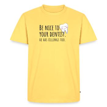Soyez gentil avec votre dentiste - il a aussi des obturations! - T-shirt Premium bio Homme - jaune pastel - Devant - AI Model Male 185 dark (185cm)