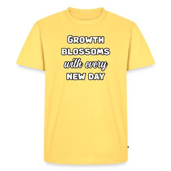 La croissance s’épanouit à chaque nouveau jour de conception - T-shirt Premium bio Homme - jaune pastel - Devant - AI Model Male 185 dark (185cm)