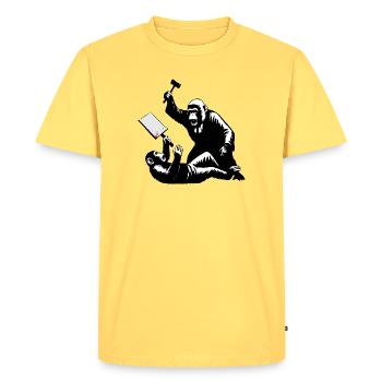 Un juge singe frappe des manifestants - T-shirt Premium bio Homme - jaune pastel - Devant - AI Model Male 185 dark (185cm)