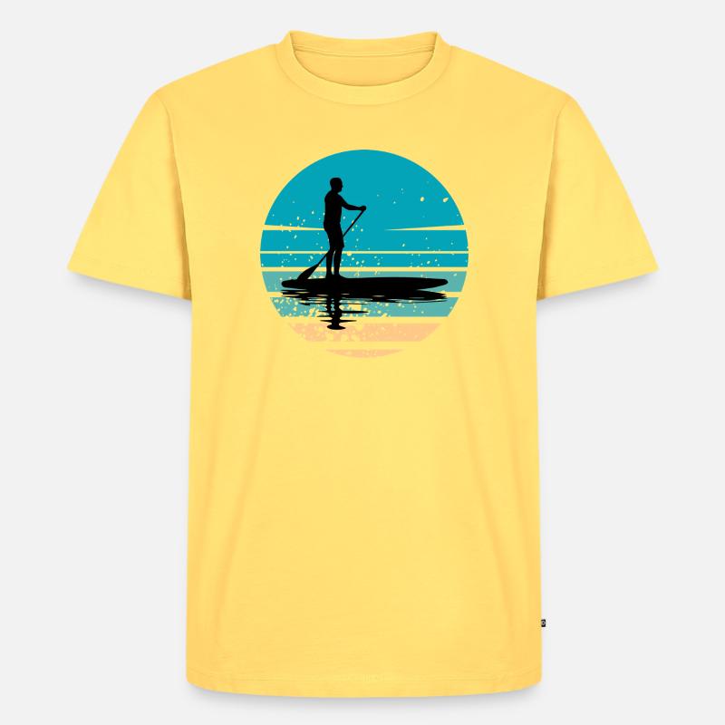 Paddleboard mit maritimer Atmosphäre im Retro-Stil - Männer Premium Bio T-Shirt - Pastellgelb