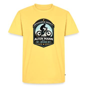 Ne sous-estimez jamais le vieux avec le design des vélos électriques - T-shirt Premium bio Homme - jaune pastel - Devant - AI Model Male 185 dark (185cm)