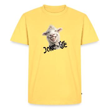 La blague de l’agneau souriant, c’est la vie - T-shirt Premium bio Homme - jaune pastel - Devant - AI Model Male 185 dark (185cm)