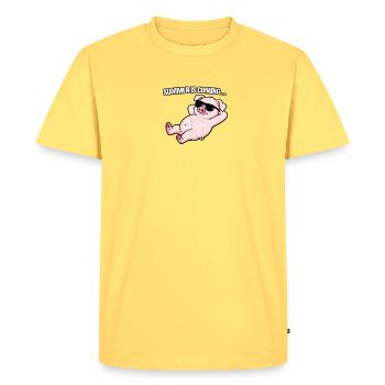 Summer Pig Relax with sunglasses - Men's Premium Organic T-Shirt - sky yellow - Front - AI Model Male 185 dark (185cm)