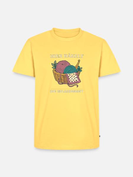 Häkeln Hier Häkelt Die Gelassenheit - Männer Premium Bio T-Shirt - Pastellgelb