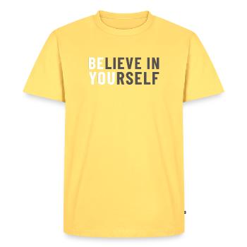 Crois en toi, sois toi-même - T-shirt Premium bio Homme - jaune pastel - Devant - AI Model Male 185 dark (185cm)