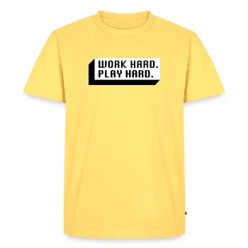 Travaille dur. Jouez fort. (Noir) - T-shirt Premium bio Homme - jaune pastel - Devant - AI Model Male 185 dark (185cm)