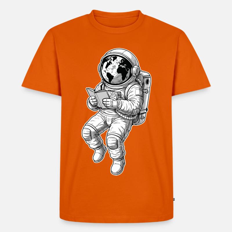 Astronaut Reading Space Earth - Männer Premium Bio T-Shirt - Orange 