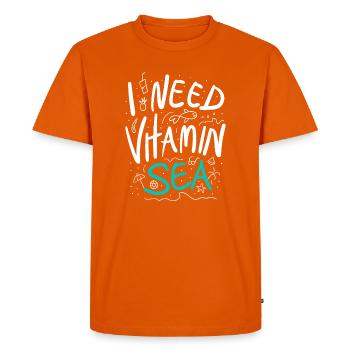 J’ai besoin de vitamines Sea Summer en disant - T-shirt Premium bio Homme - orange  - Devant - Nico (187cm)
