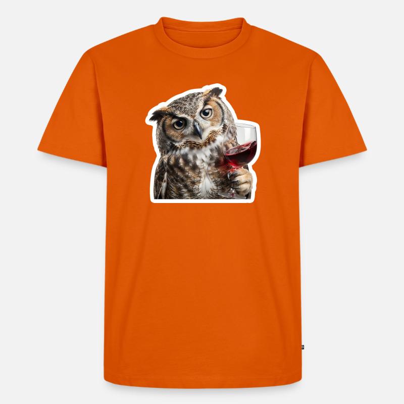 Weise Eule beim gemuetlichen Weinabend - Männer Premium Bio T-Shirt - Orange 