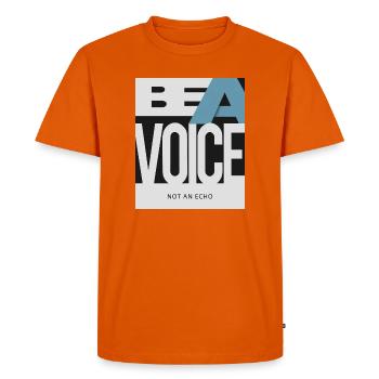 Sois une voix – pas un écho - T-shirt Premium bio Homme - orange  - Devant - Nico (187cm)