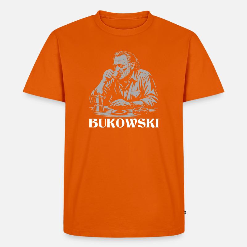 Charles Bukowski trinkt Kaffee im Café - Männer Premium Bio T-Shirt - Orange 