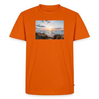 Coucher de soleil sur la plage de dunes - T-shirt Premium bio Homme - orange  - Devant - Nico (187cm)