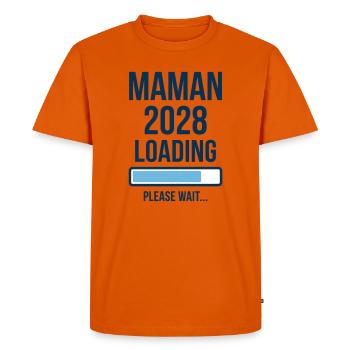 Annonce Grossesse Maman 2028 Loading - T-shirt Premium bio Homme - orange  - Devant - Nico (187cm)