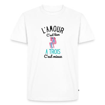 Humour : L'amour c'est Bien, À Trois c'est Mieux - T-shirt Premium bio Homme - blanc - Devant - Nico (187cm)