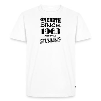 On earth since 1963 and still stunning - Men's Premium Organic T-Shirt - white - Front - Nico (187cm)