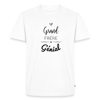 GRAND FRÈRE GÉNIAL - T-shirt Premium bio Homme - blanc - Devant - Nico (187cm)