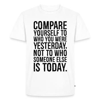 Comparez-vous à ce que vous étiez hier - T-shirt Premium bio Homme - blanc - Devant - Nico (187cm)