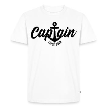 CAPITAINE DEPUIS 2026 - T-shirt Premium bio Homme - blanc - Devant - Nico (187cm)