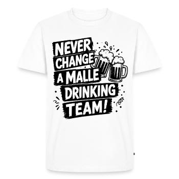 Malle 2026 Ne Change Jamais une équipe de boisson Malle - T-shirt Premium bio Homme - blanc - Devant - Nico (187cm)