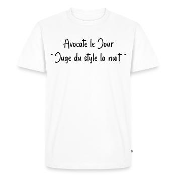 Avocate le jour, juge du style la nuit - T-shirt Premium bio Homme - blanc - Devant - Nico (187cm)