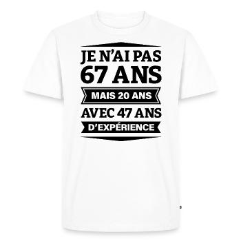 ANNIVERSAIRE 67 ANS AVEC 47 ANS D'EXPÉRIENCE - T-shirt Premium bio Homme - blanc - Devant - Nico (187cm)