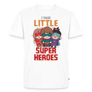 Une enseignante de maternelle élève des petits super-héros - T-shirt Premium bio Homme - blanc - Devant - Nico (187cm)