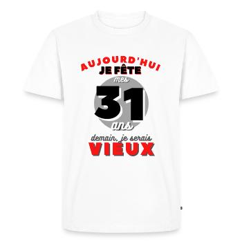 Cadeau Homme anniversaire 31 ans - T-shirt Premium bio Homme - blanc - Devant - Nico (187cm)