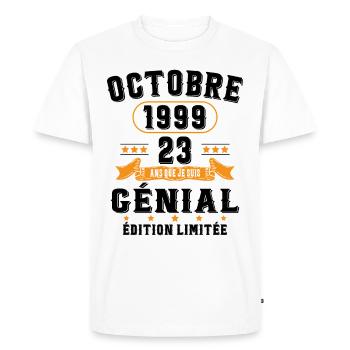 23 Ans Anniversaire Vintage Né(e) en Octobre 1999 - T-shirt Premium bio Homme - blanc - Devant - Nico (187cm)