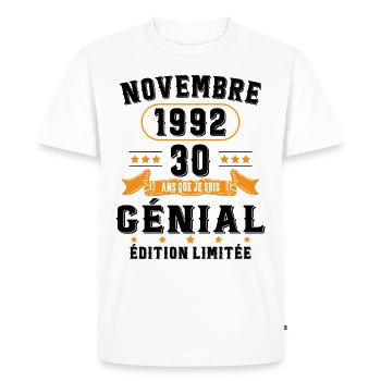 30 Ans Anniversaire Vintage Né(e) en Novembre 1992 - T-shirt Premium bio Homme - blanc - Devant - Nico (187cm)