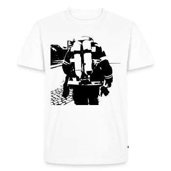 Pompier avec casque de pompier éteint son casque - T-shirt Premium bio Homme - blanc - Devant - Nico (187cm)