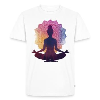 Silence dans la pose : une silhouette de yoga avec Manda - T-shirt Premium bio Homme - blanc - Devant - Nico (187cm)