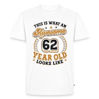 Voilà à quoi ressemble un grand homme de 62 ans. - T-shirt Premium bio Homme - blanc - Devant - Nico (187cm)