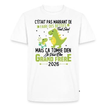 Je vais être grand frère 2026 / Cadeau grand frère - T-shirt Premium bio Homme - blanc - Devant - Nico (187cm)