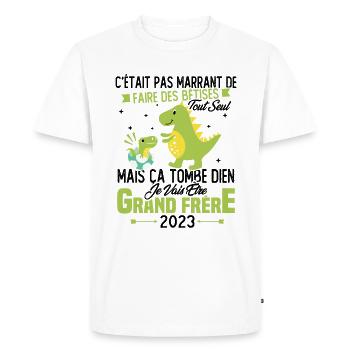 Je vais être grand frère 2023 / Cadeau grand frère - T-shirt Premium bio Homme - blanc - Devant - Nico (187cm)