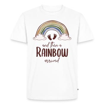 Et puis un arc-en-ciel est arrivé - Regenbogenbaby - T-shirt Premium bio Homme - blanc - Devant - Nico (187cm)