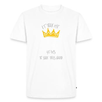 Il m’a fallu 107 ans pour avoir l’air aussi bien. - T-shirt Premium bio Homme - blanc - Devant - Nico (187cm)