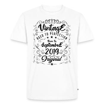 Born in September 2019. Birthday September 2019. - Men's Premium Organic T-Shirt - white - Front - Nico (187cm)