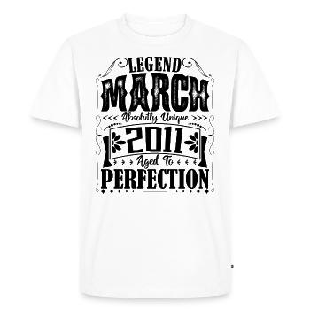 Mars 2011. Cadeau d'Anniversaire mars 2011. March. - T-shirt Premium bio Homme - blanc - Devant - Nico (187cm)