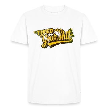 Texte « TIRED OF YOUR SHIT », logo vintage jaune, logo - T-shirt Premium bio Homme - blanc - Devant - Nico (187cm)